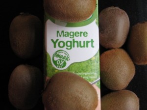 Yoghurt, protease, eiwitsplitsende enzymen
